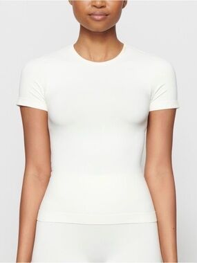NEW SKIMS Soft Smoothing Seamless T-Shirt in Marble - Hard to Find!